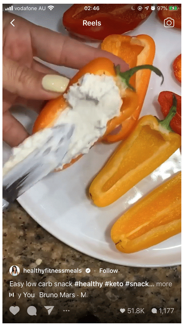 Bằng cách sử dụng lại video TikTok, bạn có thể mang lại cho những người theo dõi của mình — những người chưa sử dụng TikTok — một loại nội dung mới hoặc giúp hiển thị nội dung của bạn với khán giả mới. Chia sẻ nội dung giáo dục Tạo nội dung giáo dục là một cách tuyệt vời để bắt đầu trên Reels. 5 công thức chăm sóc da hàng đầu, bí quyết làm bánh kếp ngon trong 10 phút hoặc 5 mẹo tạo kiểu cho váy — có rất nhiều điều để chia sẻ với những người theo dõi của bạn có thể giúp họ học thêm một kỹ năng mới. Rena Awada, chủ sở hữu của Healthy Fitness Meals ( @healthyfitnessmeals ), đã sử dụng Reels để chia sẻ các công thức nấu ăn ngon, lành mạnh, thân thiện với gia đình được chế biến từ thực phẩm.